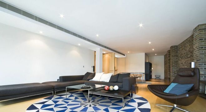 tapete colorido - sala moderna com tapete redondo azul e cinza