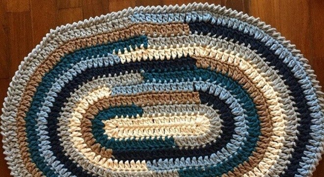 Tapete de crochê colorido