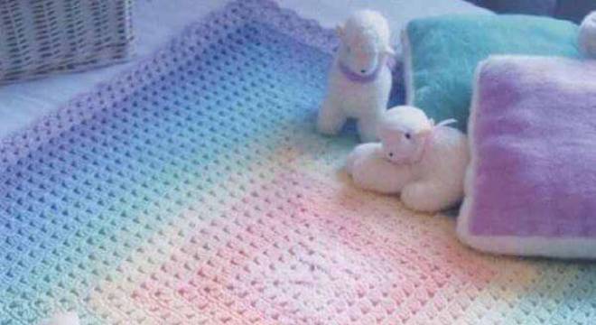 Tapete de crochê para quarto de bebê