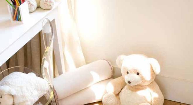 Tapete de crochê quadrado com flor colorida