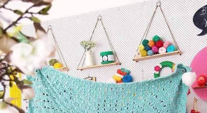 Tapete de crochê quadrado com formato de coração