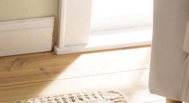 Tapete de crochê quadrado neutro