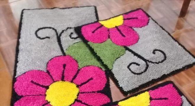 Tapete frufru com flores cor de rosa