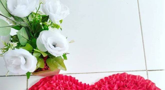 Tapete frufru em formato de coração