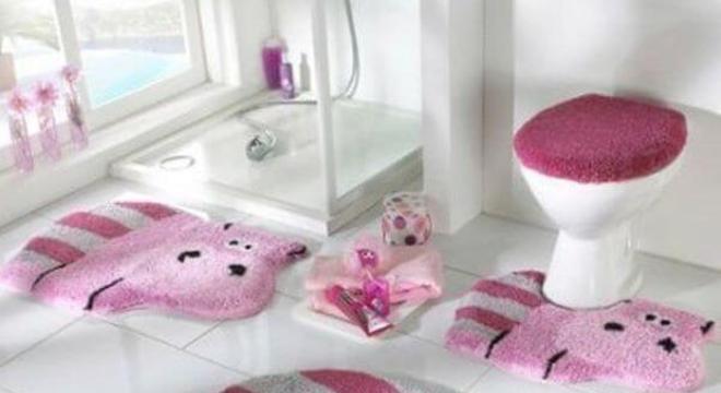 Tapete frufru para banheiro de bebê