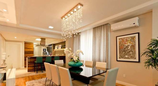 tapete medusa - tapete de pelinho, cadeiras bancas e lustre 