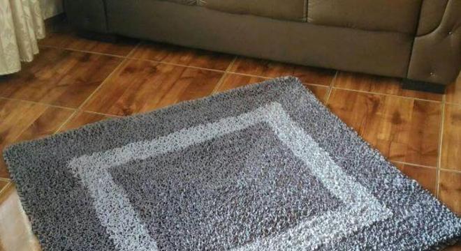 Tapete quadrado de frufru