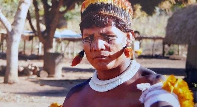 Yawalapiti, a língua original da etnia do Alto Xingu, sobrevive hoje na voz de apenas três homens, todos já em torno dos 70 anos