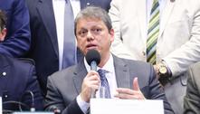 Tarcísio sanciona privatização da Sabesp e diz discutir plano de investimentos