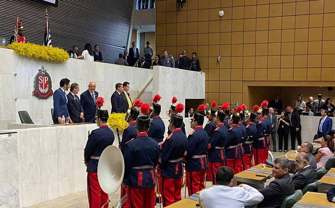 No plenário da Casa Legislativa, parlamentares acompanharam a posse do primeiro escolhido para governar São Paulo de fora do PSDB em 28 anos
