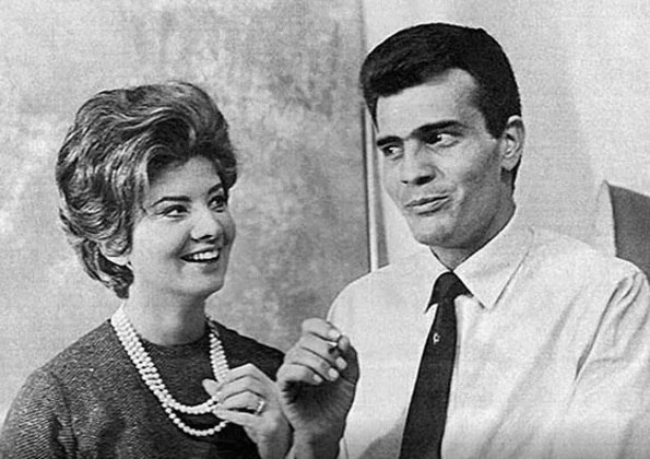 Juntos, em 1963, os dois  protagonizaram a primeira telenovela diária da televisão brasileira, 2-5499 Ocupado, na extinta Excelsior