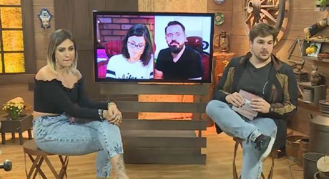 Ex-peoa Tati dias conversa com apresentador da live Lucas Salles