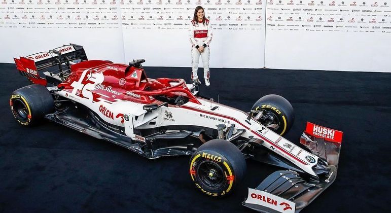 Antes de Jessica, a última piloto a participar de testes na Fórmula 1 foi a colombiana Tatiana Calderon. Em outubro de 2018, ela guiou a Sauber C37, hoje Alfa Romeo, pelo circuito Hermanos Rodriguez, na Cidade do México