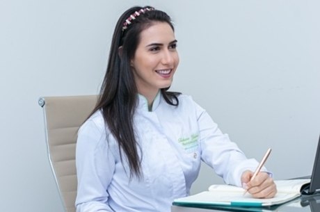 Tatiana Galvão ensina a usar os itens da cesta básica 