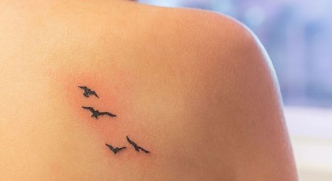 Tatuagem inflamada, o que é? Sintomas, tratamento e prevenção