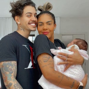 Tays Reis conquista web ao postar foto com Biel e Pietra