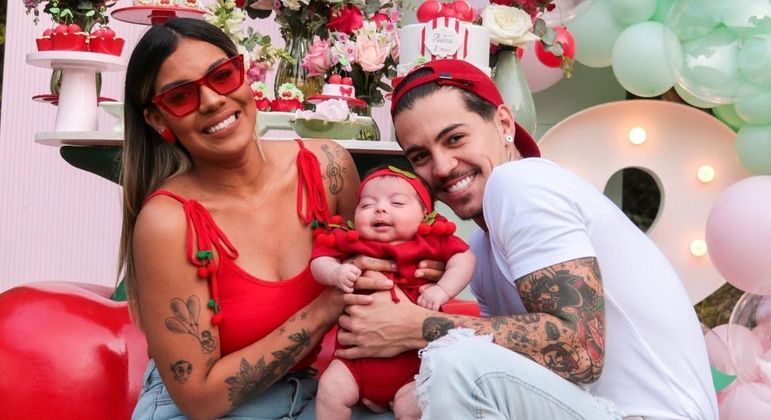 Tays Reis e Biel celebraram o segundo mês completo da filha