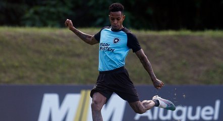 Tche Tche em treino pelo Botafogo