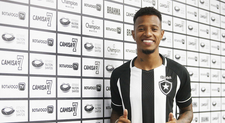 Tchê Tchê aguarda inclusão no BID para atuar pelo Botafogo