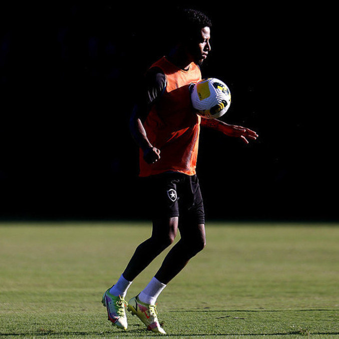 Tchê Tchê pode fazer sua estreia com a camisa do Botafogo