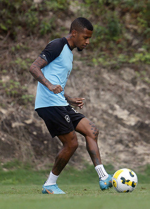 Tchê Tchê vem se afirmando no time titular do Botafogo
