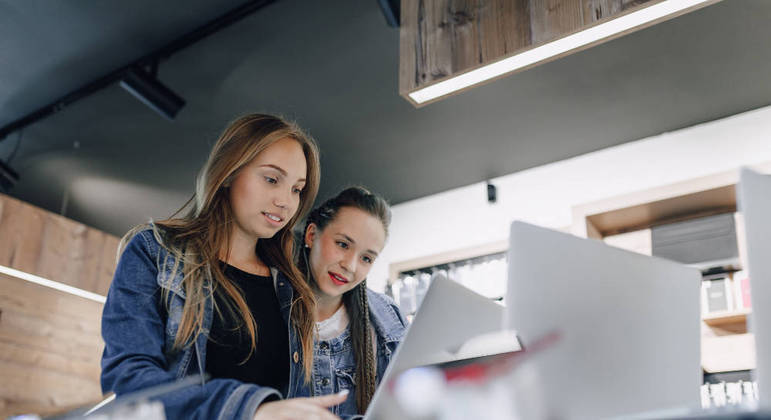 Estão abertas as inscrições no curso de tecnologia para mulheres  – Notícias