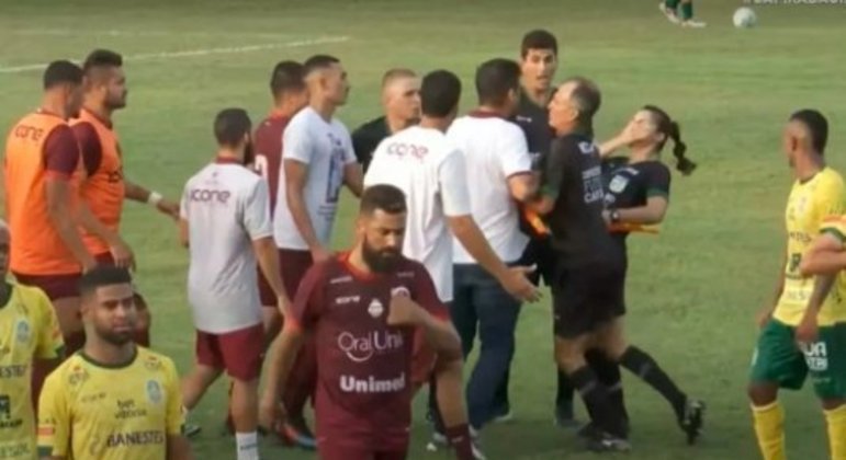 Bandeirinha Marcielly Netto foi agredida pelo técnico Rafael Soriano
