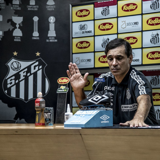 Bustos após 2 a 2 com o Bragantino, pelo Brasileirão, em 18 de junho