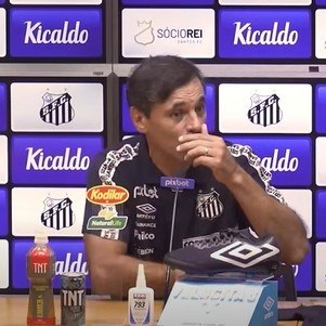 Técnico santista Fabián Bustos