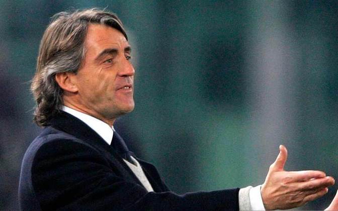 Técnico: Roberto Mancini (58 anos) - Manteve sua carreira de treinador e atualmente comanda da seleção da Itália.