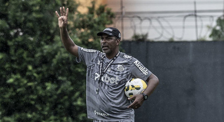 Técnico santista Orlando Ribeiro: quatro baixas para receber o Avaí na tarde deste sábado
