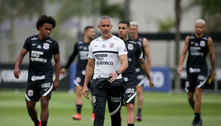 Com Mantuan de 'falso 9', Sylvinho projeta escalação do Corinthians