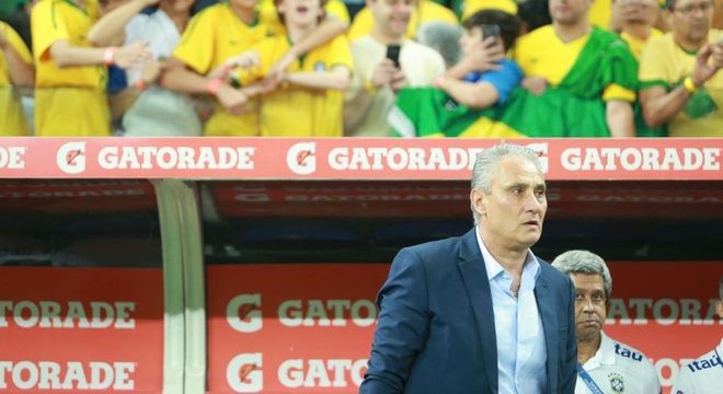 Tite quer mudar a forma de o Brasil jogar. Não teria tempo. Agora, tem
