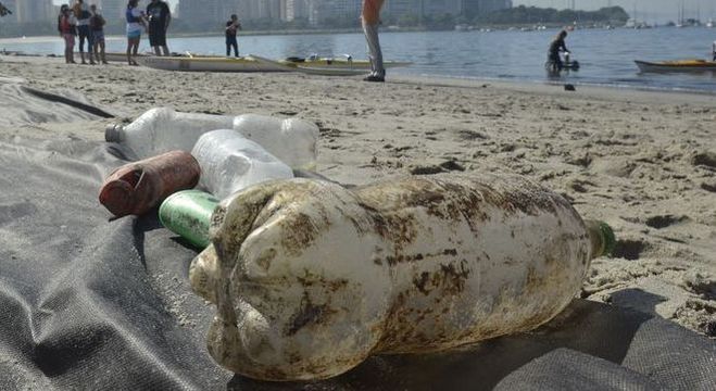 Tecnologia para desintegrar garrafa PET em sete dias, está sendo desenvolvida