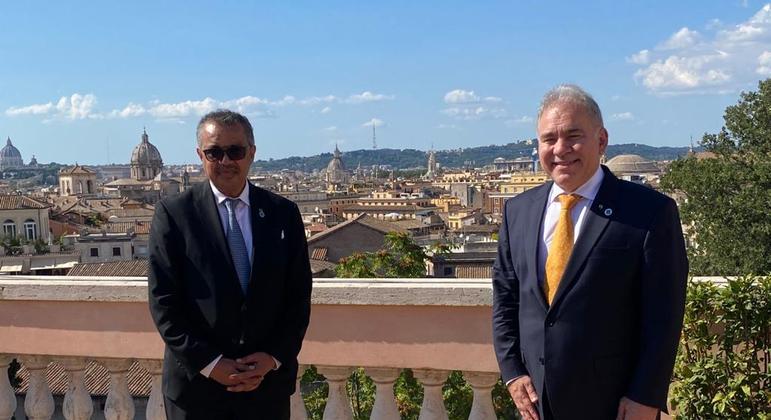 O diretor da OMS, Tedros Adhanom, com o ministro da Saúde, Marcelo Queiroga, em Roma