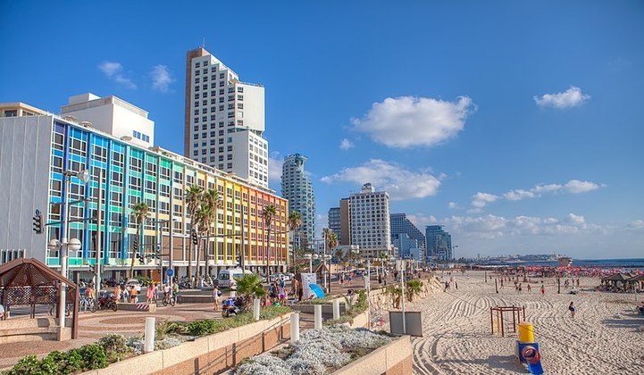 3. Tel AvivVencedora em 2021 devido à valorização da moeda local em relação ao dólar e do aumento dos preços do álcool, de mantimentos e de transporte, Tel Aviv, em Israel, caiu para a terceira posição do ranking