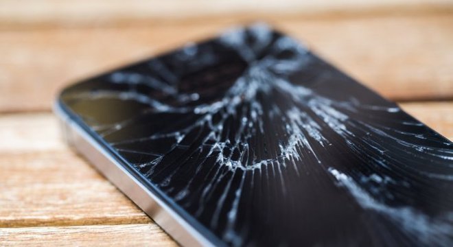 Tela quebrada: 6 coisas que você pode fazer se a tela do celular quebrar