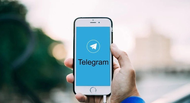 Telegram se tornou espaço de troca de notícias sobre a guerra após repressão do Kremlin