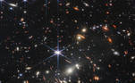 Essa é uma das primeiras imagens capturas pelo Webb e foi considerada a imagem infravermelha mais profunda e nítida do universo distante até hoje. Trata-se dos primeiros registros das galáxias formadas após o Big Bang, formações que ocorreram 13 bilhões de anos atrás