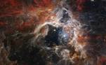 Mais uma das conquistas do telescópio James Webb capturada a partir da câmera de infravermelho: a Nebulosa Tarântula, região de formação estelar, de uma forma como nunca foi vista antes — exibindo milhares de estrelas jovens vistas pela primeira vez