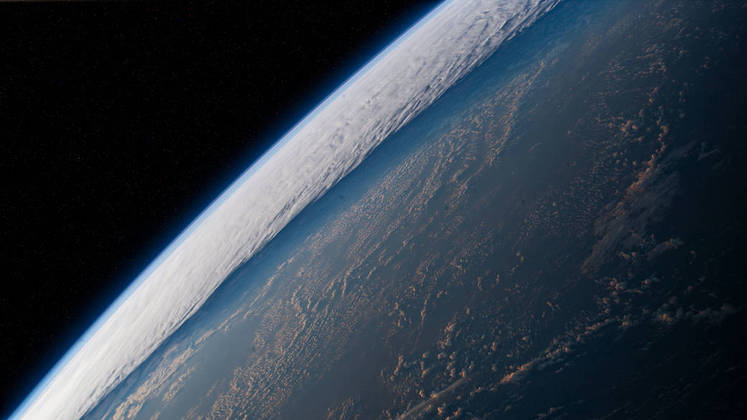 Ao longo de 2022, descobertas e novas realizações aconteceram no mundo da astronomia. Através de telescópios e por cientistas pudemos ver um pouco da vastidão do espaço, muito além do planeta Terra. Por isso, reunimos as mais belas e únicas imagens do espaço capturadas no ano que termina. Na imagem acima, de abril, é possível avistar a imensidão do oceano Pacífico