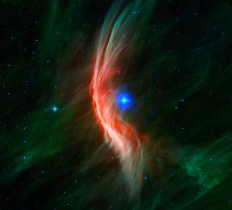 A estrela Zeta Ophiuchi é uma gigante 20 vezes mais massiva que o Sol, e localizada a cerca de 440 anos-luz da Terra. Algumas observações feitas por cientistas sugerem que essa estrela ficava próxima da órbita de outra antes de ser ejetada