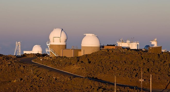 Os telescópios do sistema de sondagem contínua Pan-Starrs que detectaram o Oumuamua estão localizados no topo do vulcão Haleakala, em Maui 