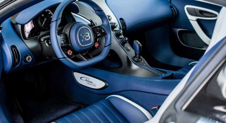 Interior tem acabamento em azul