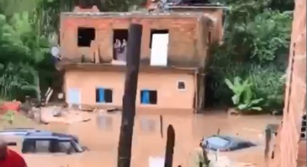 Casas de Sabará ficaram de baixo d'água