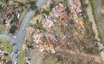 Jornalista local de Little Rock (cidade da imagem), Lara Farrar disse à AFP por telefone que estava 'totalmente chocada' com a destruição perto de sua casa. A região tem cerca de 200 mil habitantes