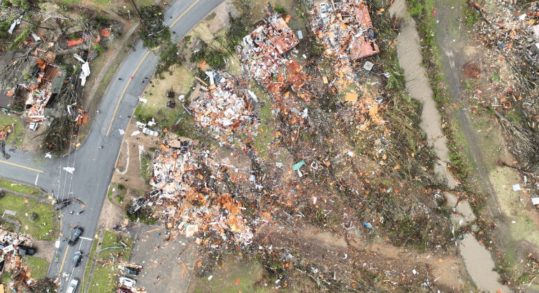 Jornalista local de Little Rock (cidade da imagem), Lara Farrar disse à AFP por telefone que estava 'totalmente chocada' com a destruição perto de sua casa. A região tem cerca de 200 mil habitantes