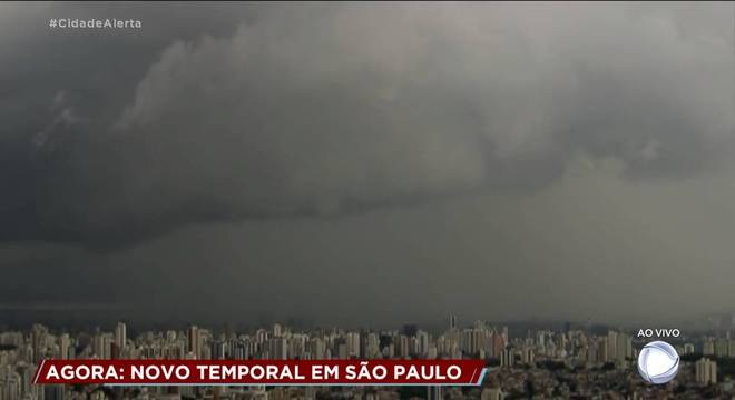 Imagem do céu na capital paulista nesta quinta-feira (9)
