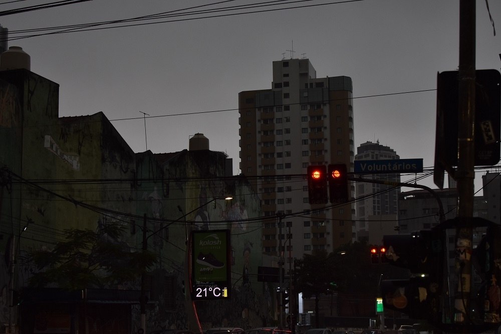Frente fria chega, deixa céu cinza e muda o cenário de São Paulo - Fotos -  R7 São Paulo