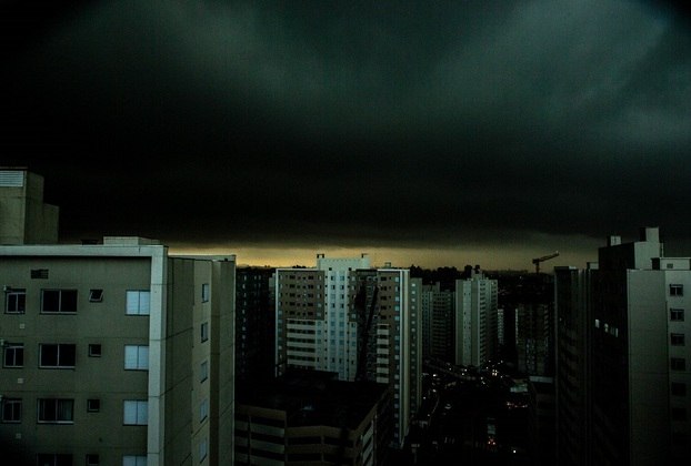 Frente fria chega, deixa céu cinza e muda o cenário de São Paulo - Fotos -  R7 São Paulo